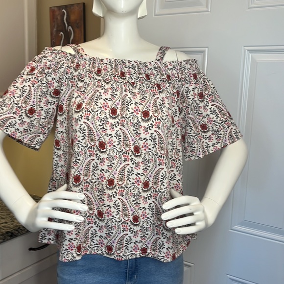 Cute off the shoulder top - Picture 2 of 4